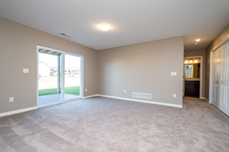 381 Redwood Ct - Photo 3 of 20