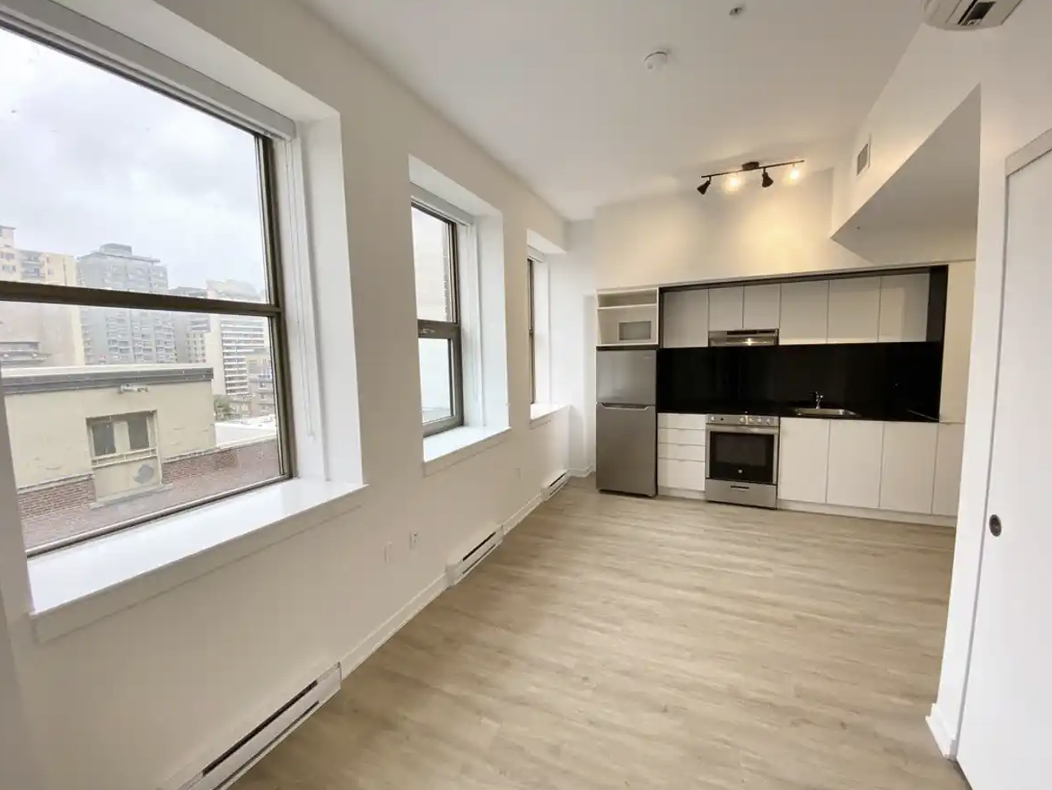 1950 Rue Sherbrooke Ouest