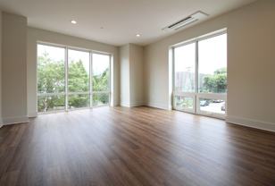 1290W - Photo 1 of 1
