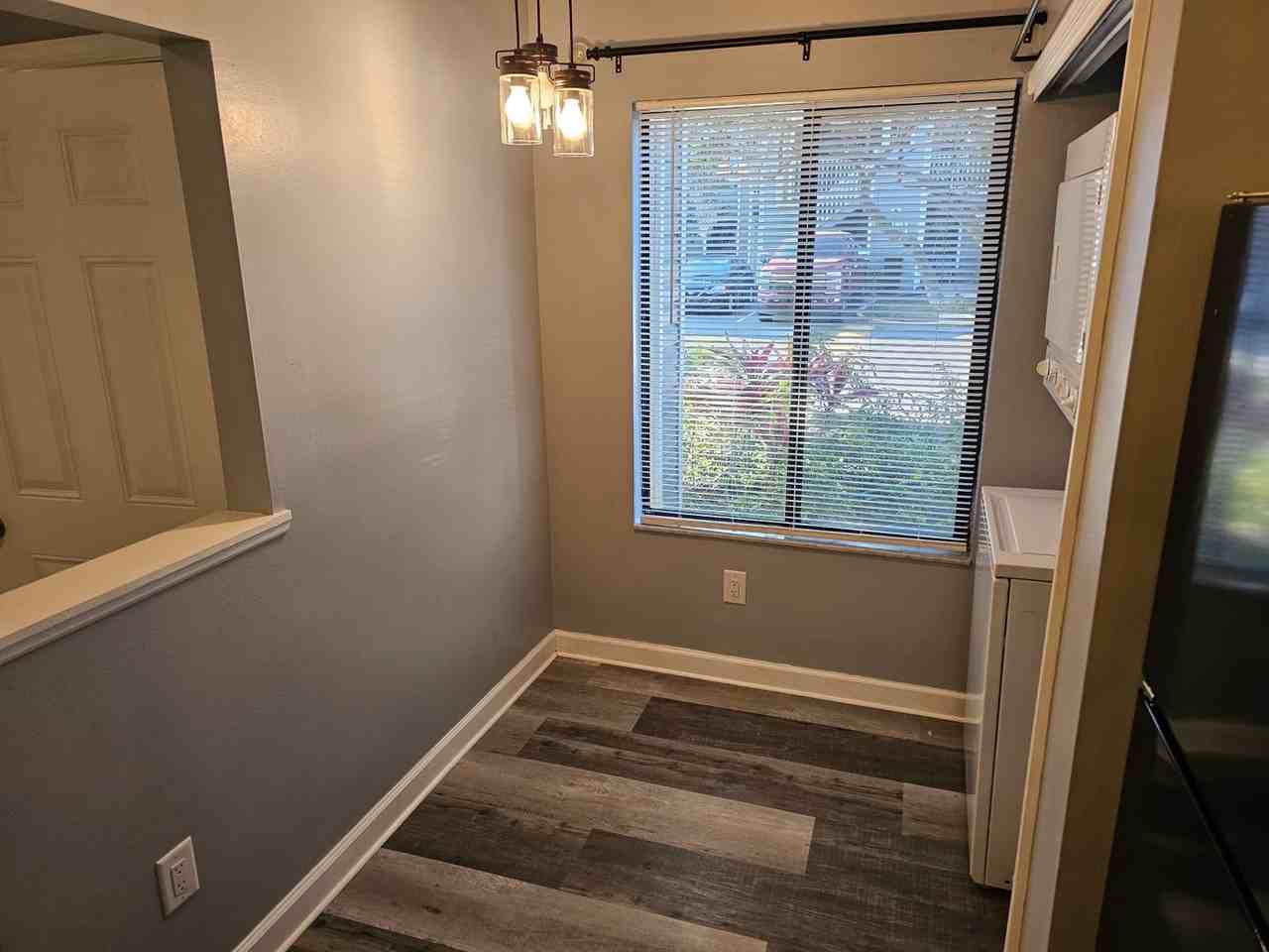 9510 Darien Ave - Photo 6 of 20