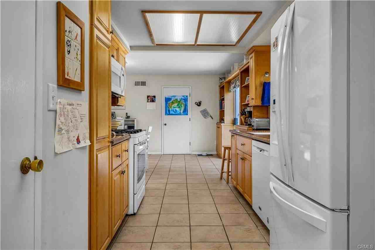 29102 Indian Valley Rd - Photo 3 of 8