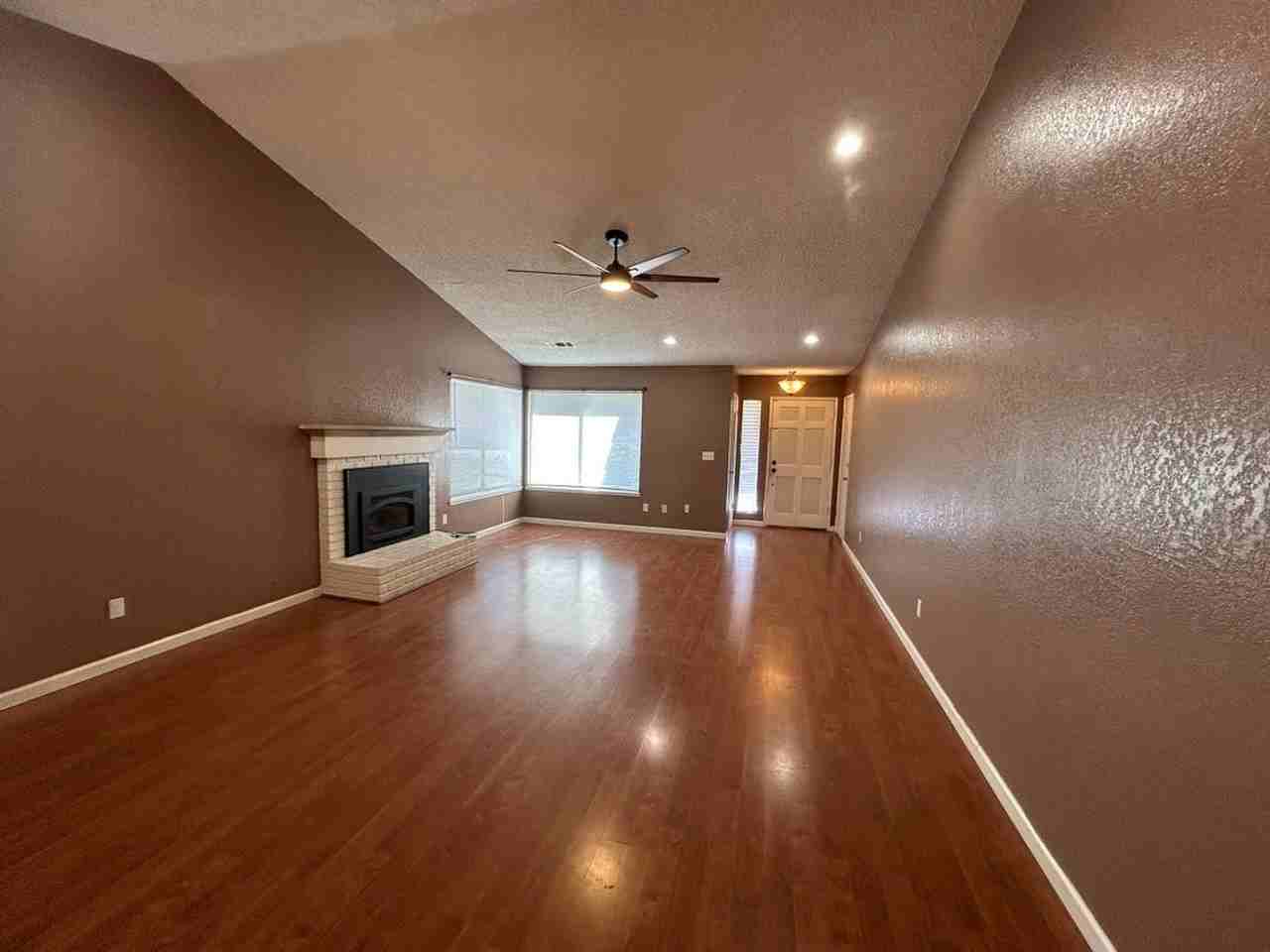 1137 Courtney Way - Photo 3 of 12