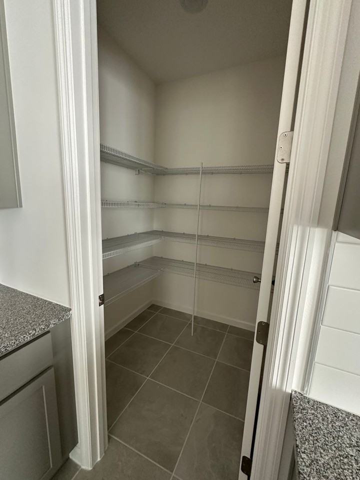 1030 Grantham Ln Se - Photo 4 of 18