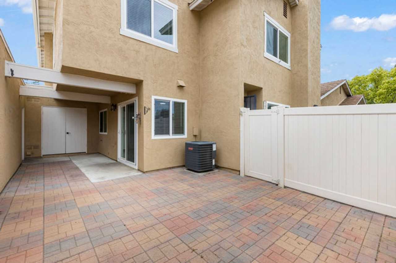 13685 Comuna Dr - Photo 2 of 17