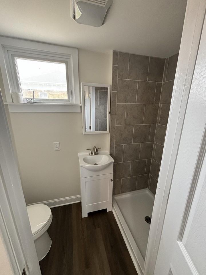 1504 Kings Highway #B - Photo 3 of 6