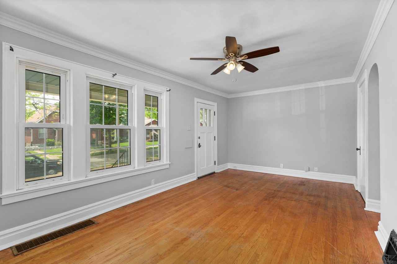 4011 Mcdonald Ave - Photo 3 of 23