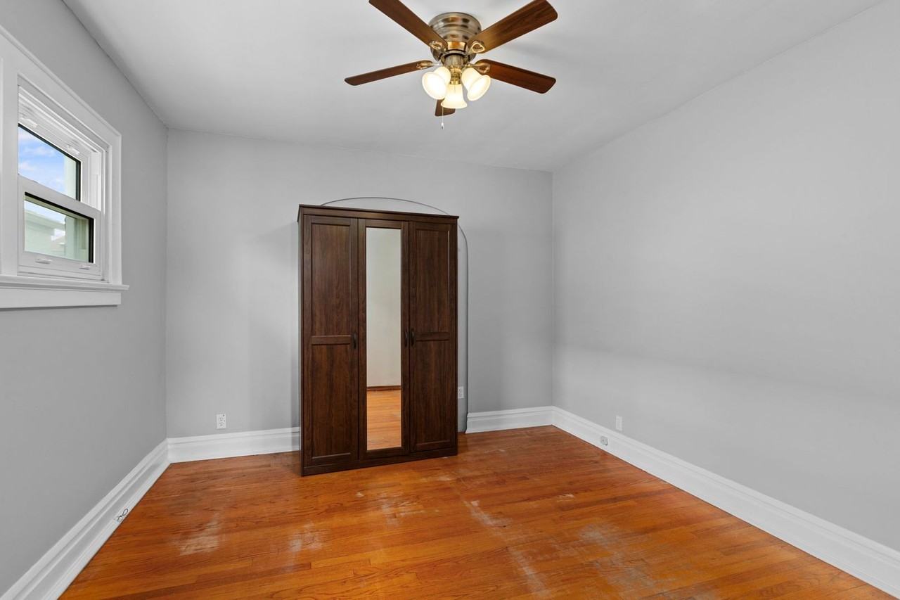 4011 Mcdonald Ave - Photo 7 of 23