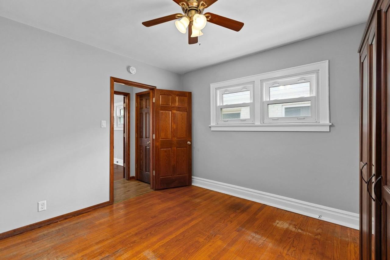 4011 Mcdonald Ave - Photo 7 of 23