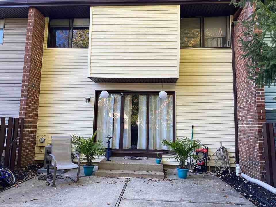 49 Dennison Dr #49 - Photo 2 of 5