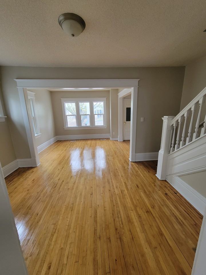 664 Ottawa Ave - Photo 5 of 18
