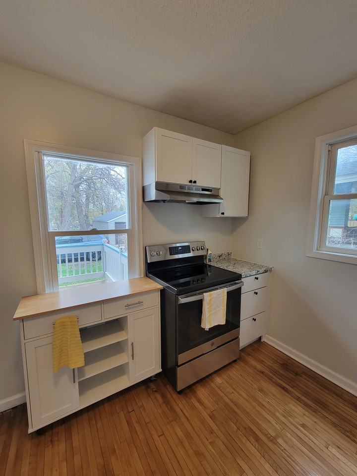 664 Ottawa Ave - Photo 7 of 18