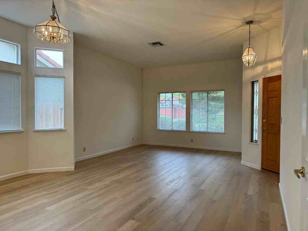 1422 Lorimer Way - Photo 2 of 17