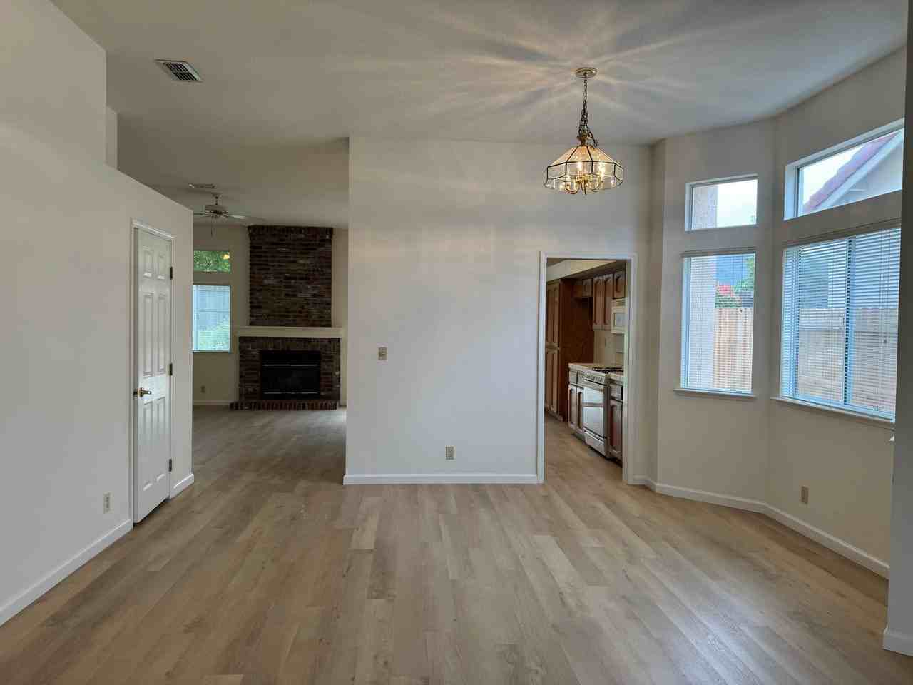 1422 Lorimer Way - Photo 3 of 17