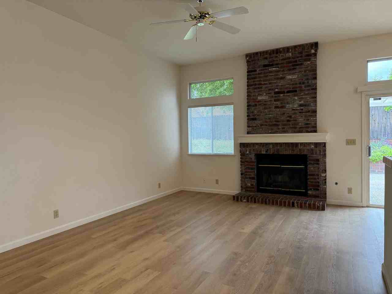 1422 Lorimer Way - Photo 4 of 18