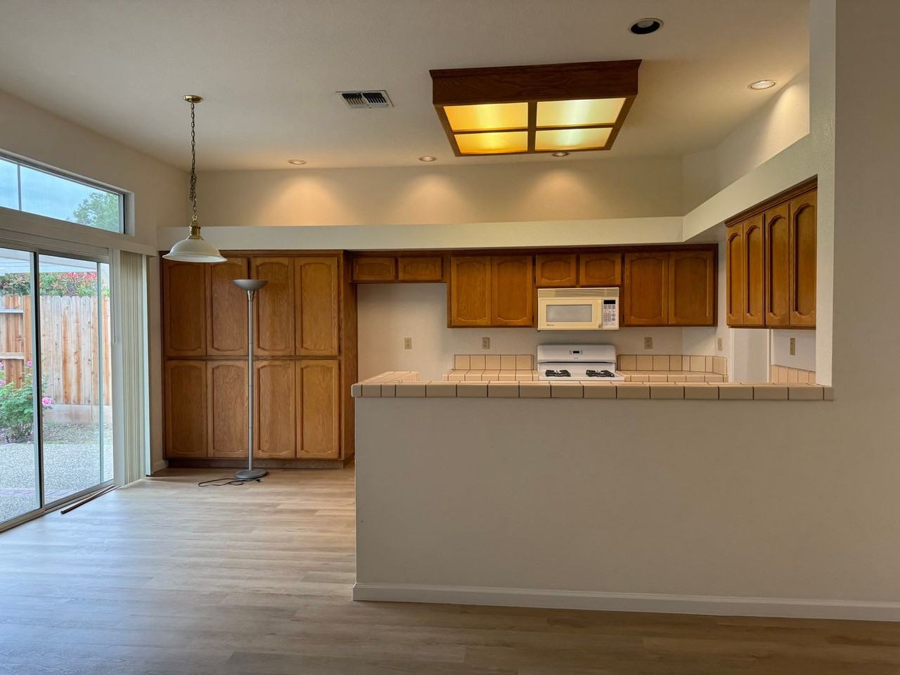 1422 Lorimer Way - Photo 5 of 18