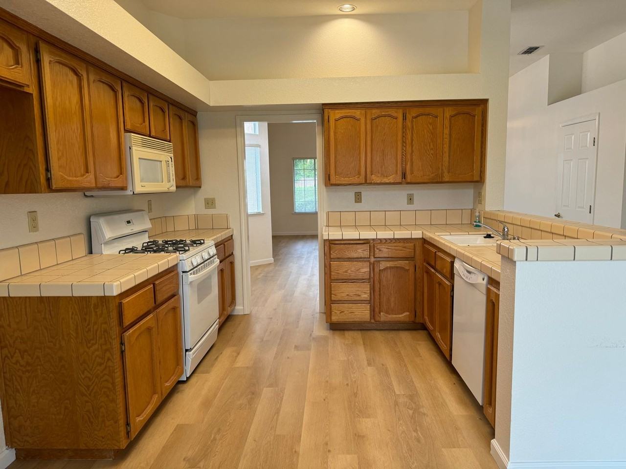 1422 Lorimer Way - Photo 6 of 18