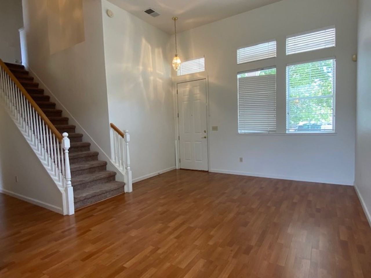 1113 Caversham Way - Photo 3 of 15