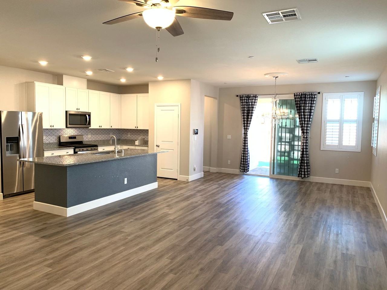 2944 Capobella Ave - Photo 4 of 39