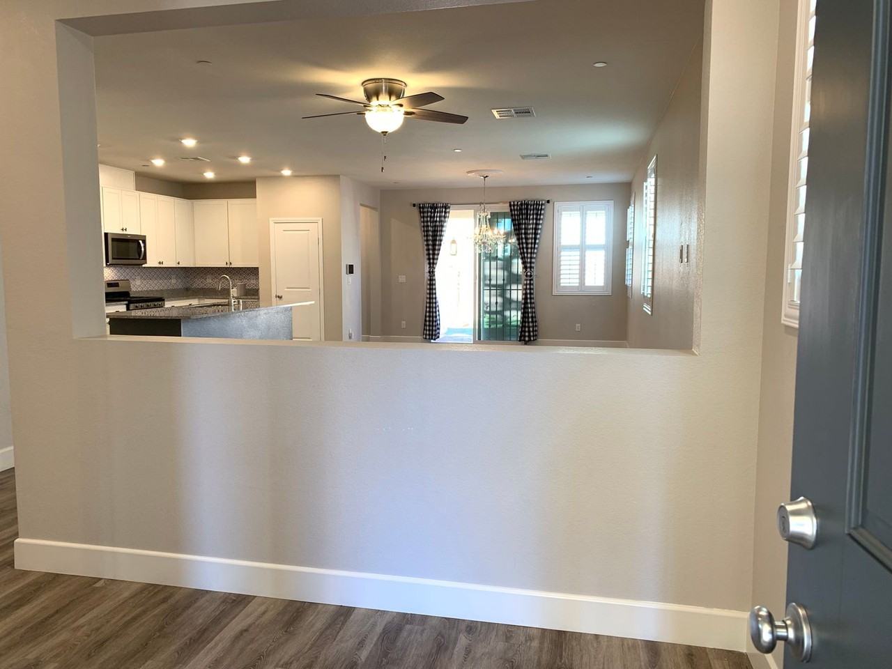 2944 Capobella Ave - Photo 3 of 39