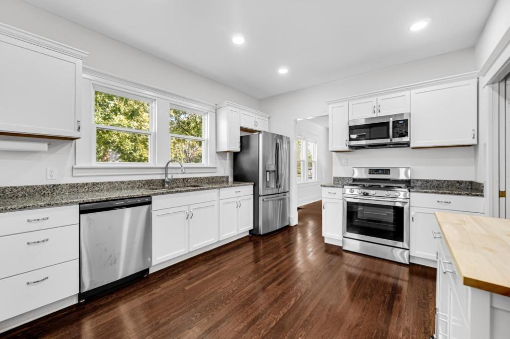 308 N Jefferson St - Photo 2 of 20
