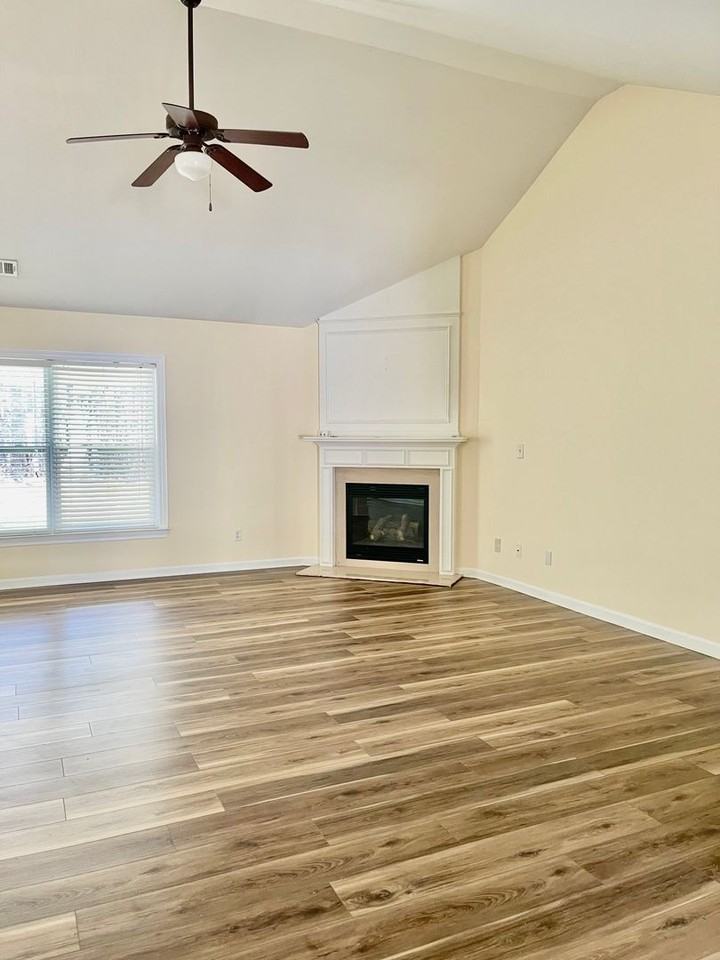 373 Southgate Dr - Photo 2 of 34