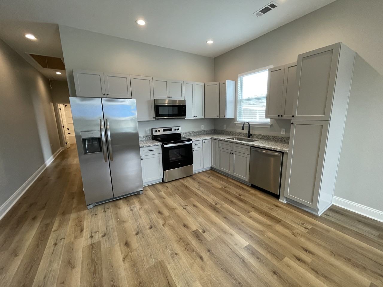 507 Center St #B - Photo 2 of 15