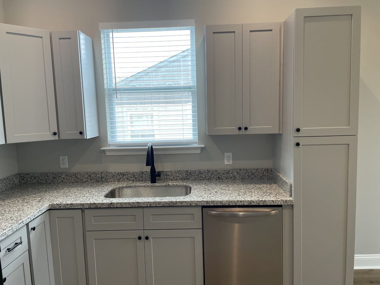 507 Center St #B - Photo 5 of 15