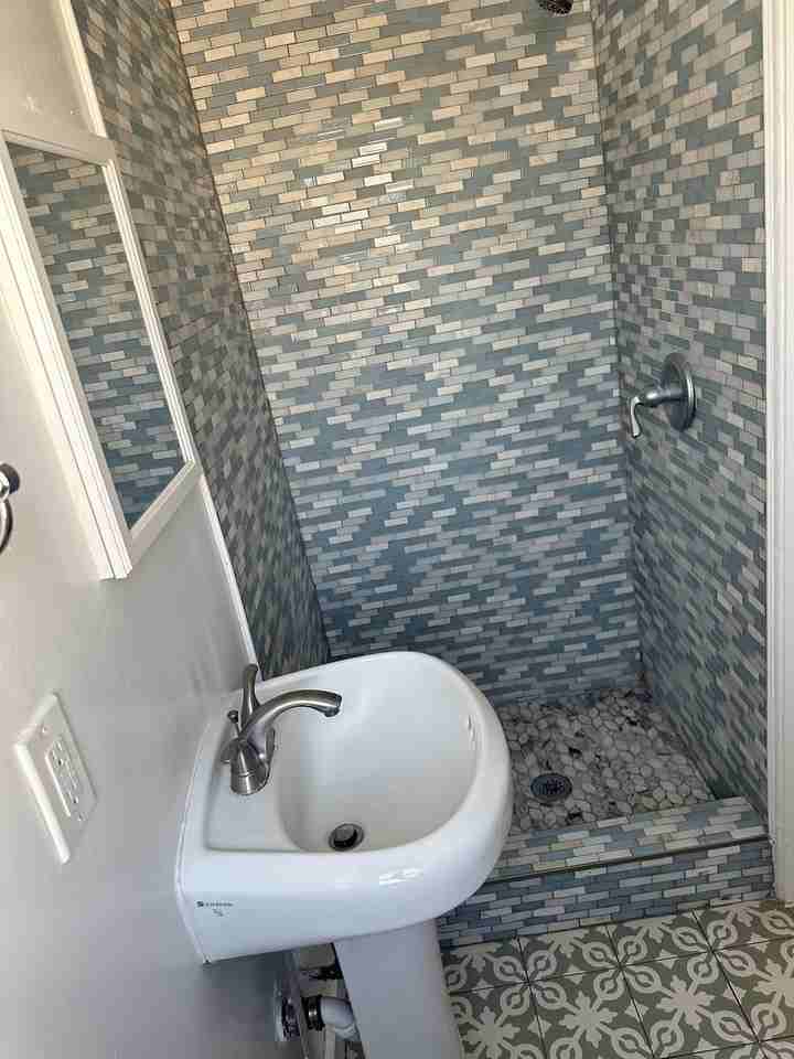 5115 Melrose Avenue - Photo 2 of 13