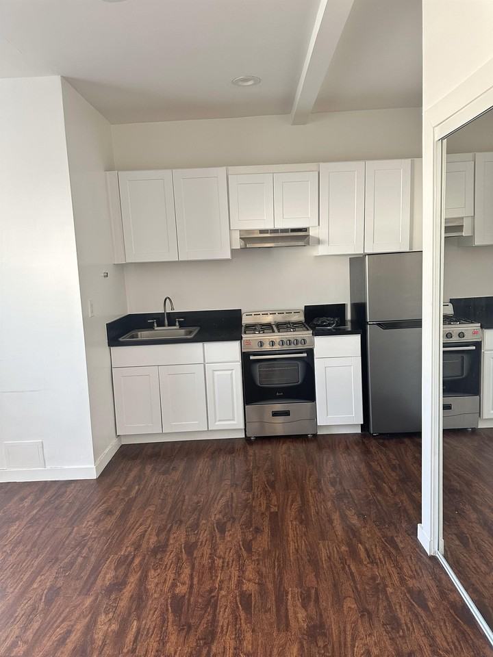 5115 Melrose Avenue - Photo 3 of 13