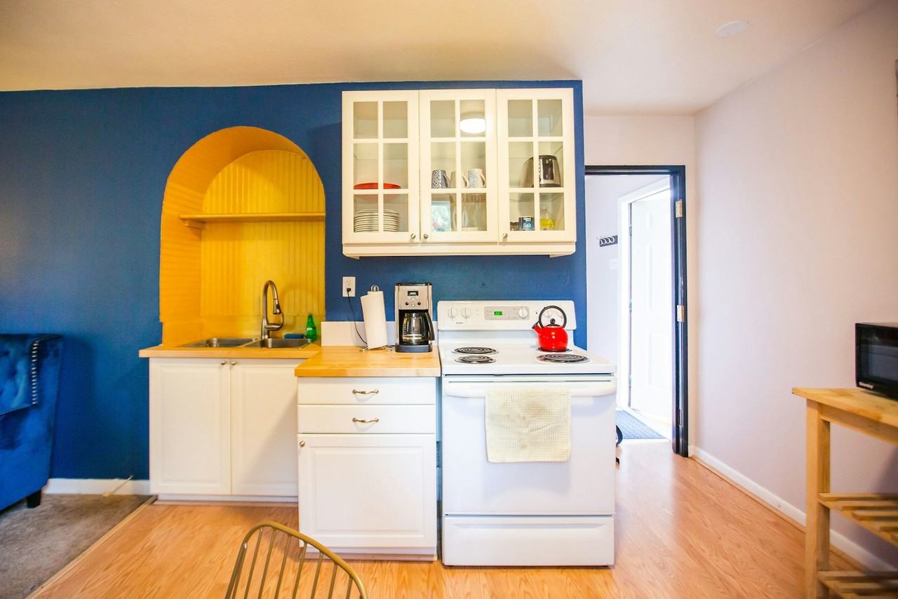 706 East Stuart Street, Unit B - Photo 3 of 18