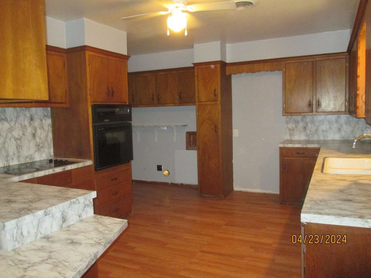 3014 W 18th St - Photo 3 of 22
