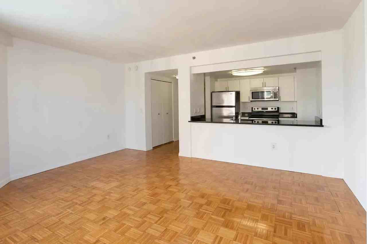 100 Warren St - Photo 3 of 11