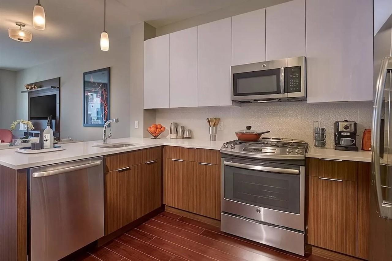 1335 Clinton St - Photo 2 of 14