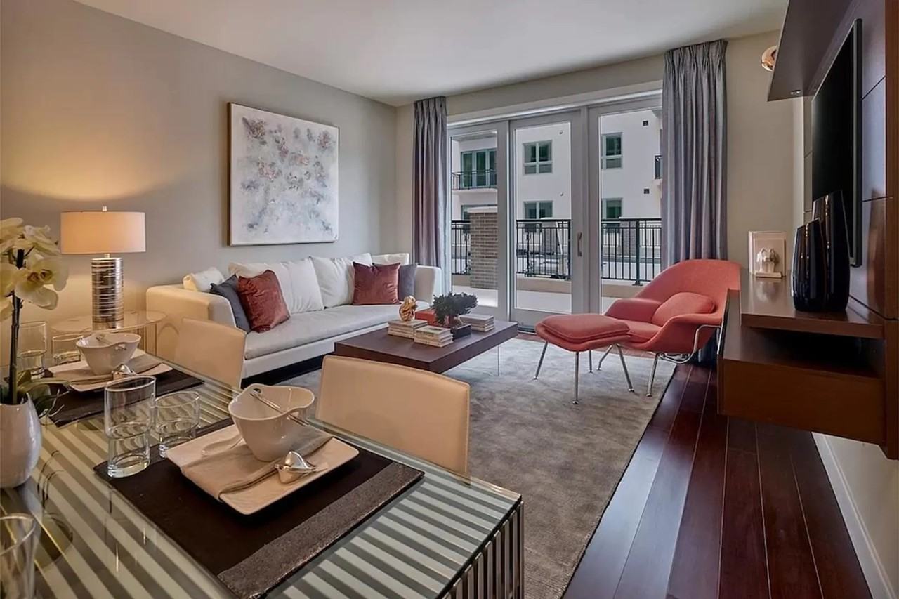 1335 Clinton St - Photo 3 of 14