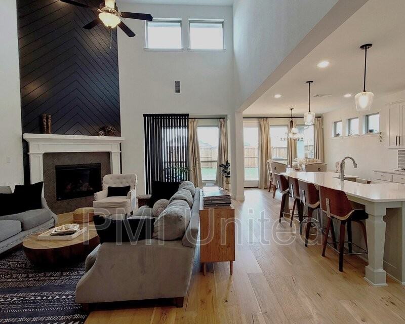 4130 Sandhills Ln - Photo 3 of 18
