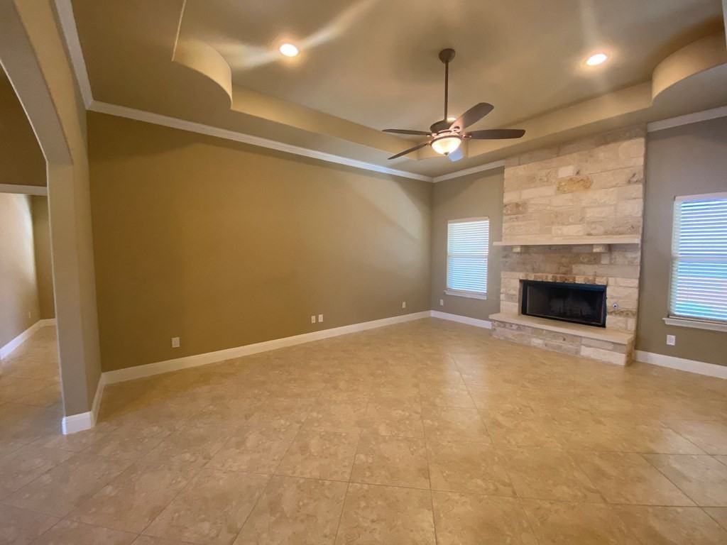 210 Dudley Way - Photo 6 of 10