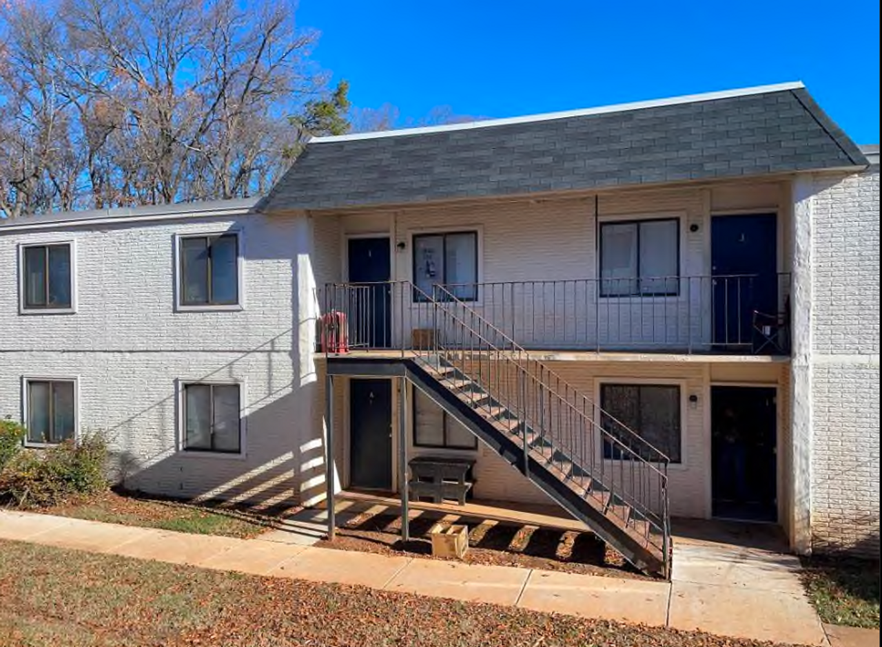 Spacious, affordable 1, 2, 3 bedroom apartments in a great location in West Charlotte! - Photo 4 of 50