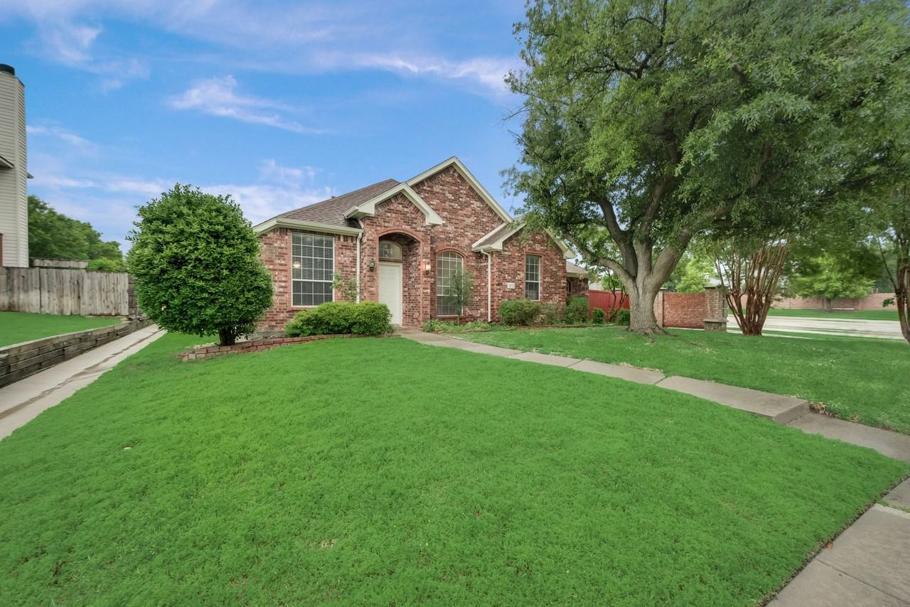 2912 Loftsmoor Ln - Photo 3 of 20