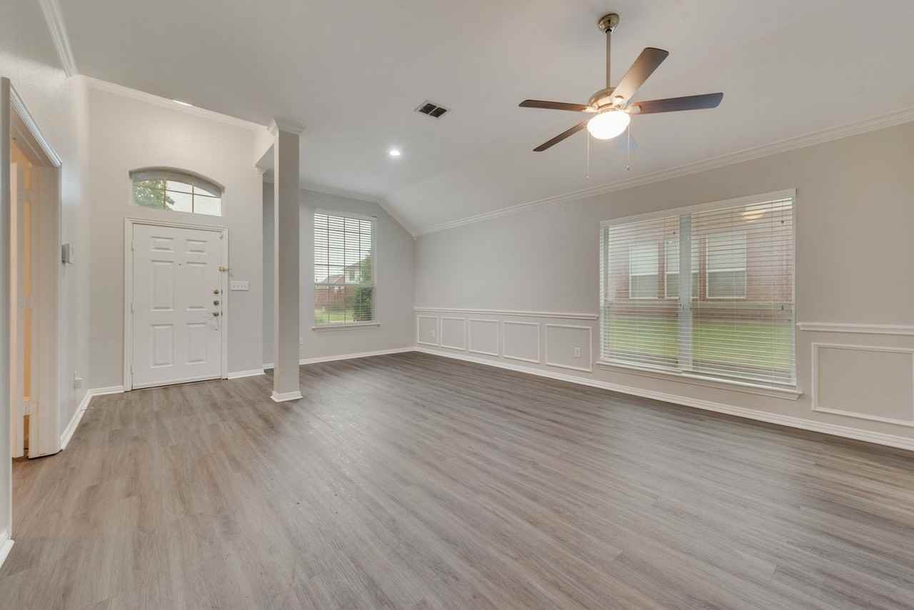 2912 Loftsmoor Ln - Photo 7 of 20