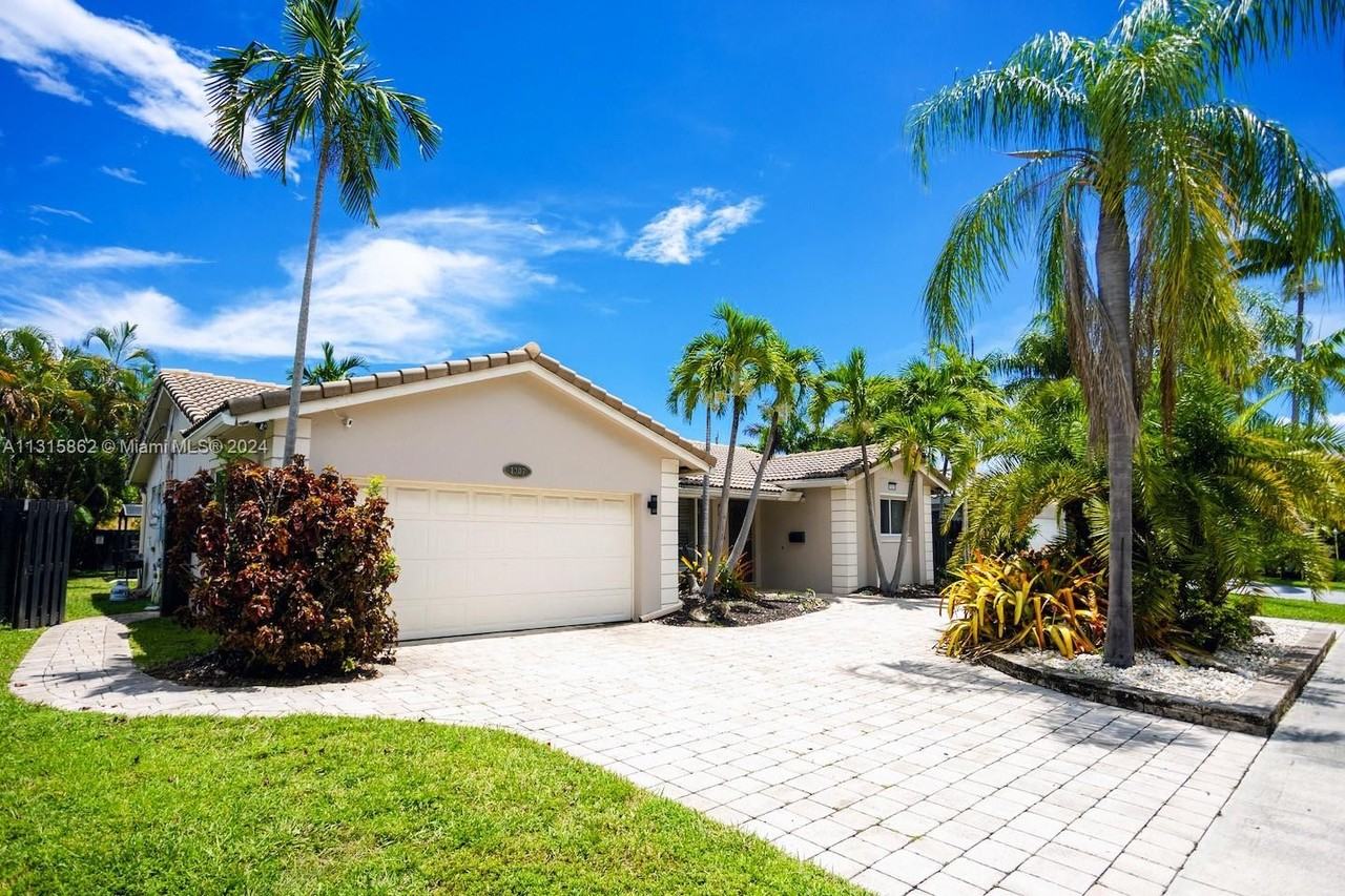 1307 Rodman St - Photo 6 of 38