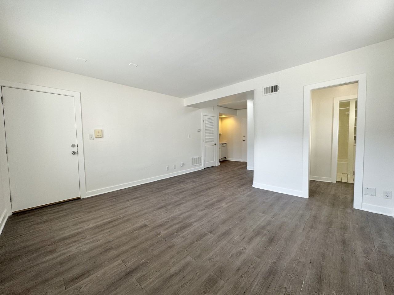 4524 Broadway Boulevard #1N - Photo 3 of 14