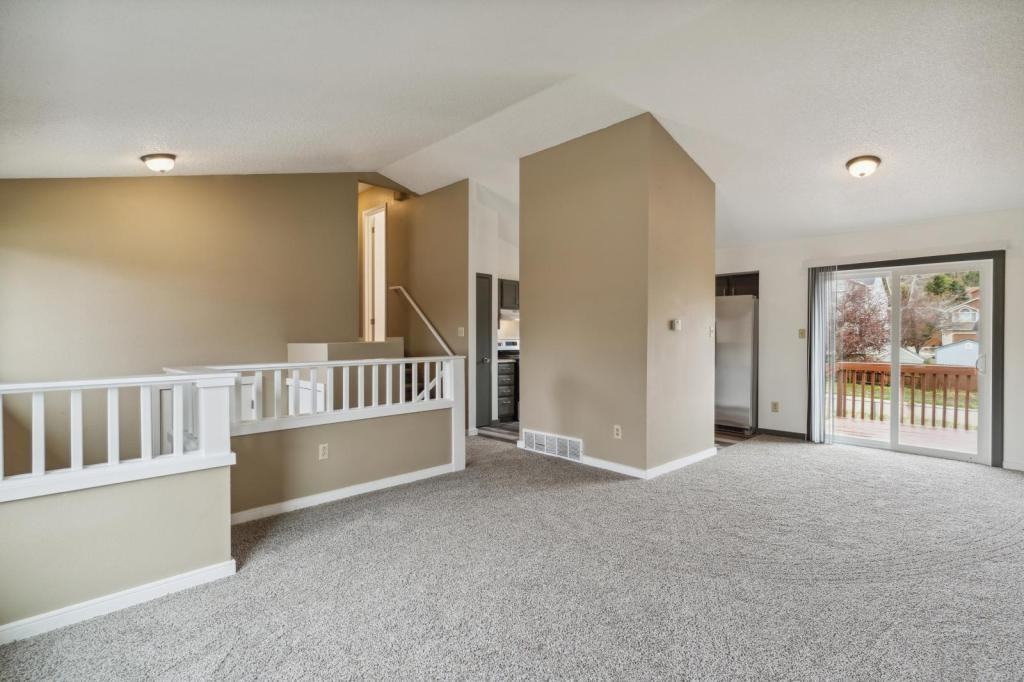 5245 Mule Deer Dr - Photo 6 of 32