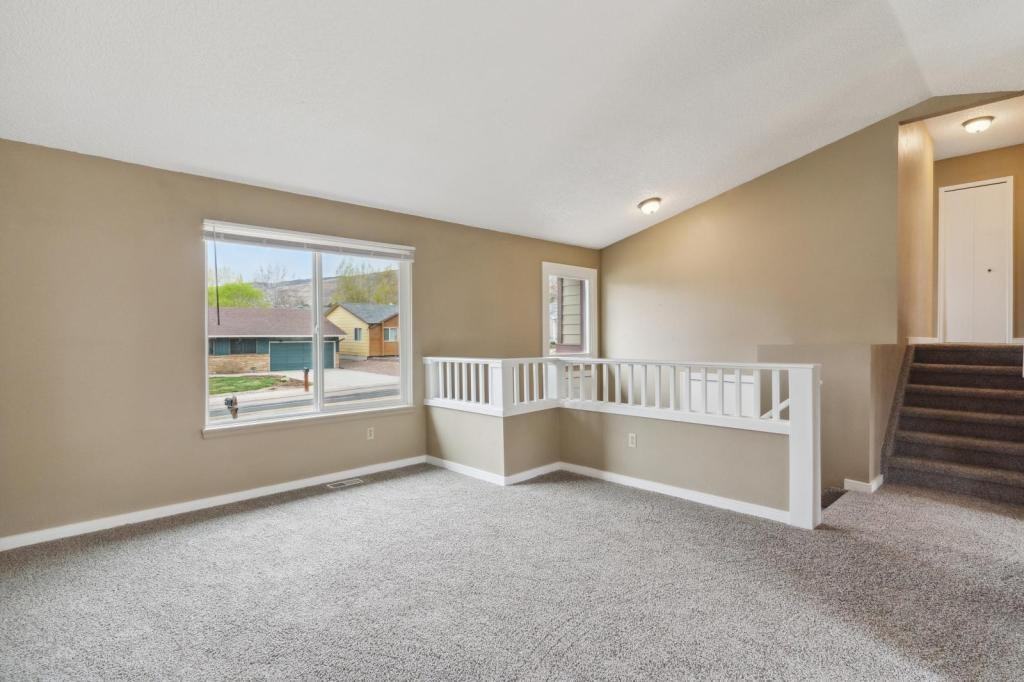 5245 Mule Deer Dr - Photo 7 of 32