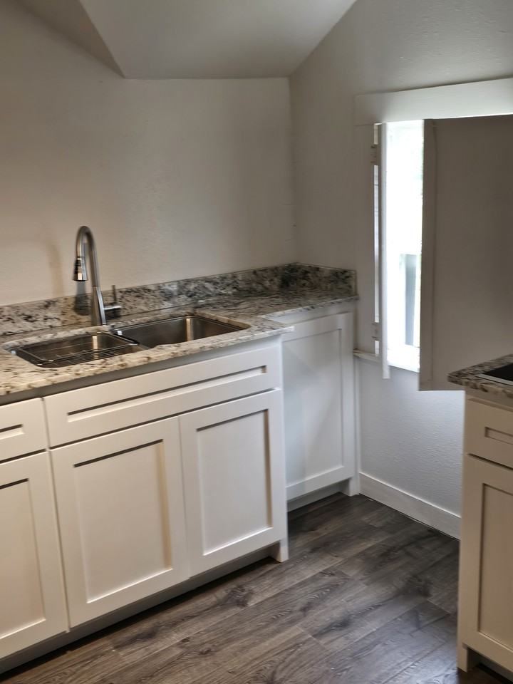 621 6th St #A - Photo 7 of 8