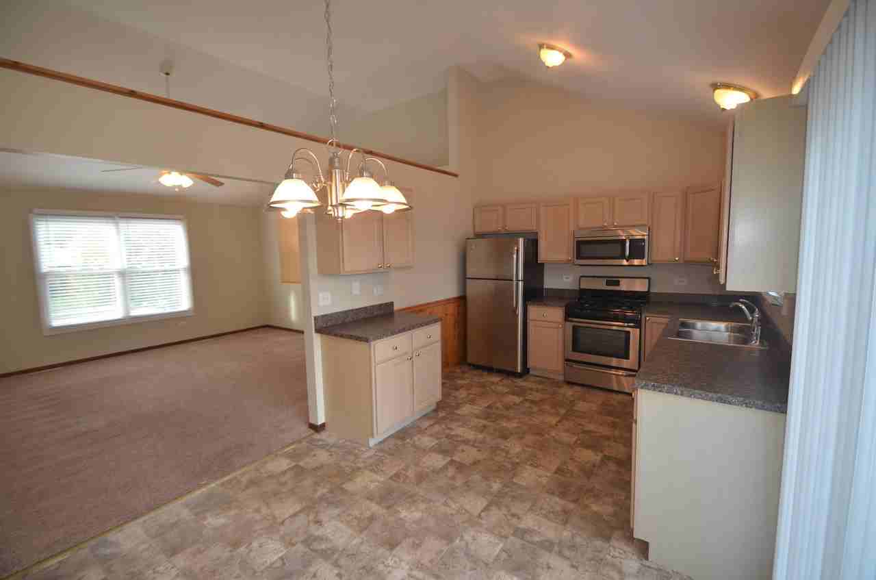 833 N Elmwood Dr - Photo 3 of 5