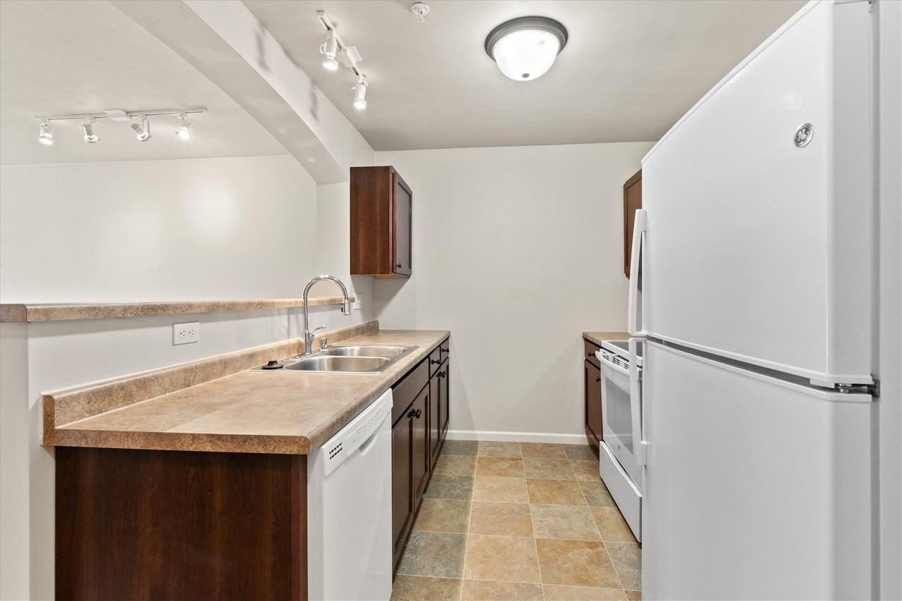 Broadway Commons LLC - Photo 3 of 36