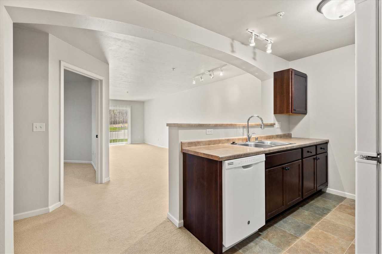 Broadway Commons LLC - Photo 6 of 36