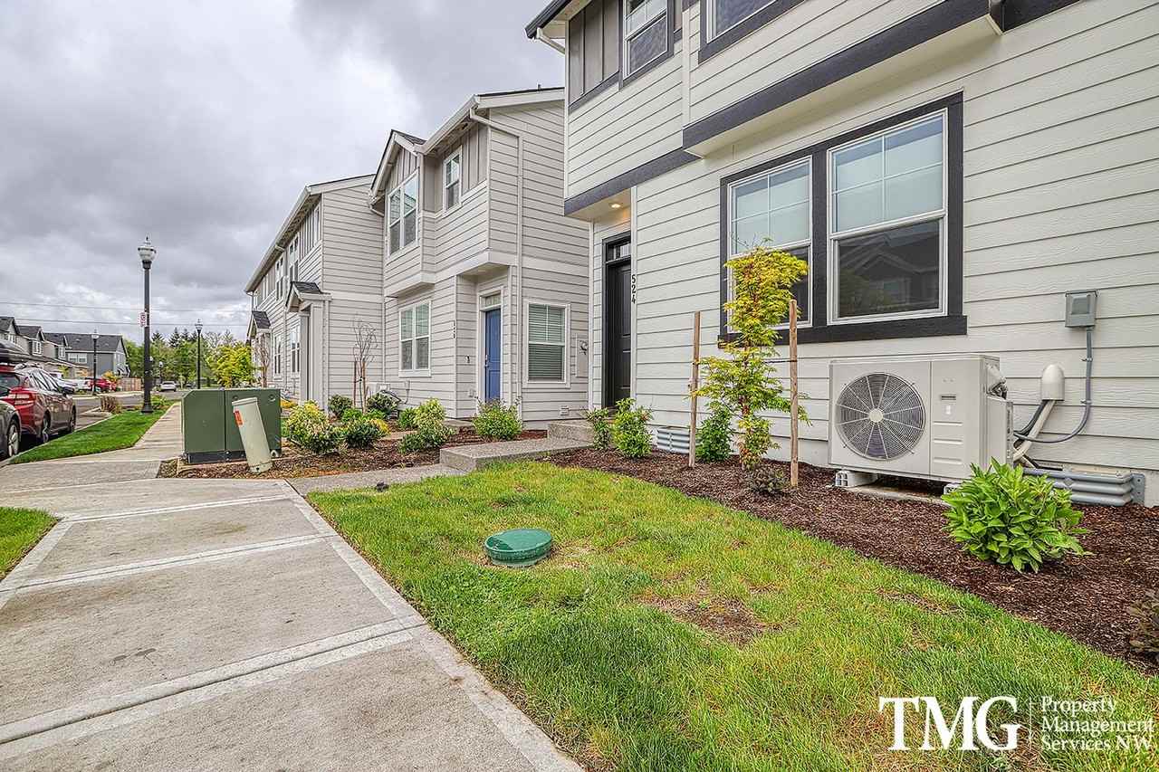 524 Ne 71st St - Photo 3 of 32