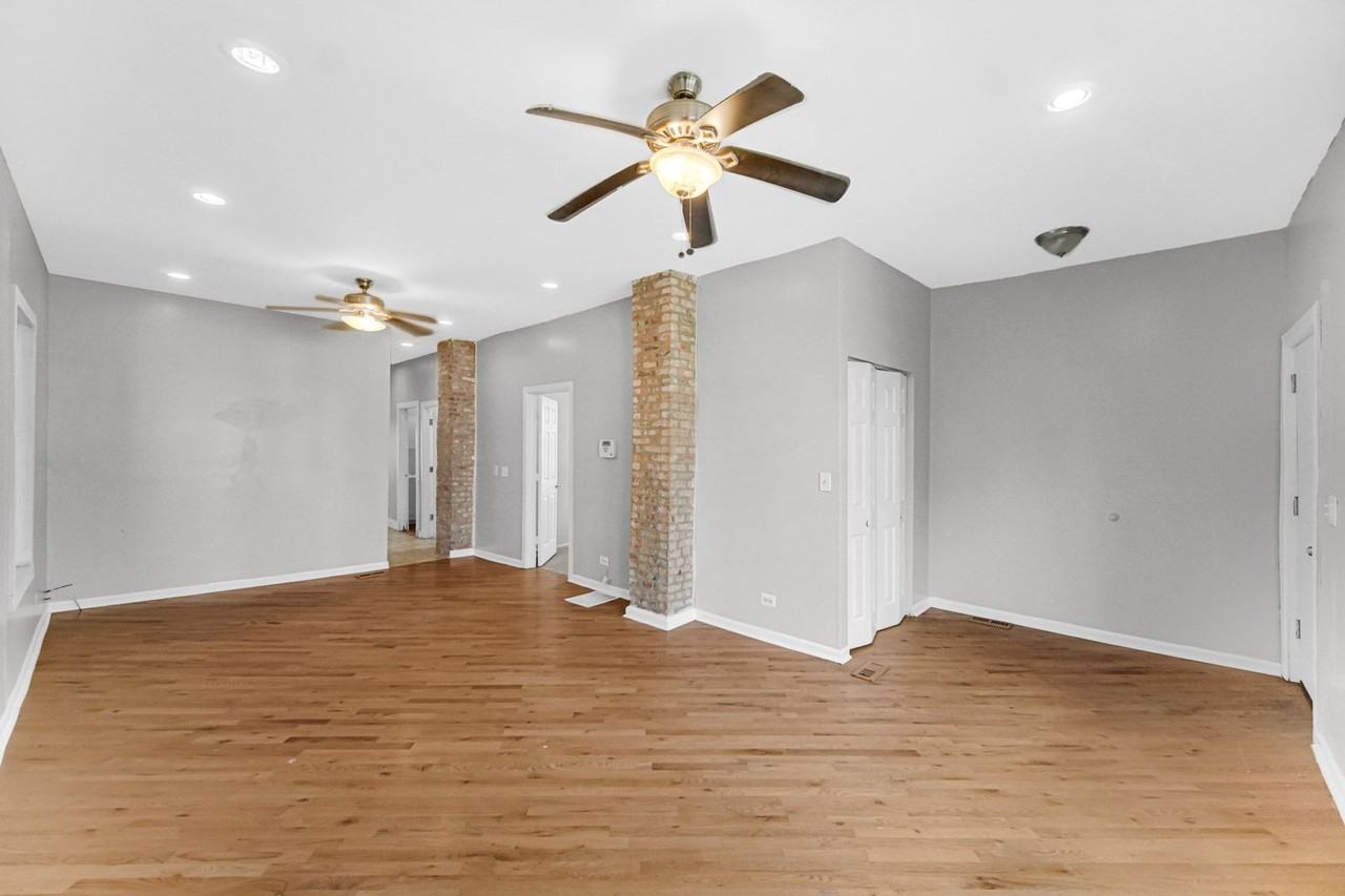 6724 S Saint Lawrence Ave - Photo 3 of 21