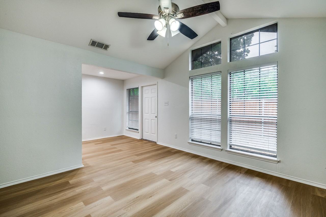117 Peachtree Court - Photo 3 of 12